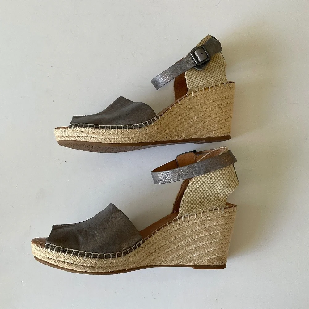GENTLE SOULS Charli Wedge Sandals Size 10 NEW